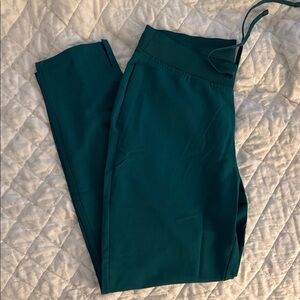 Mandala Slim cut scrubs, medium, hunter green